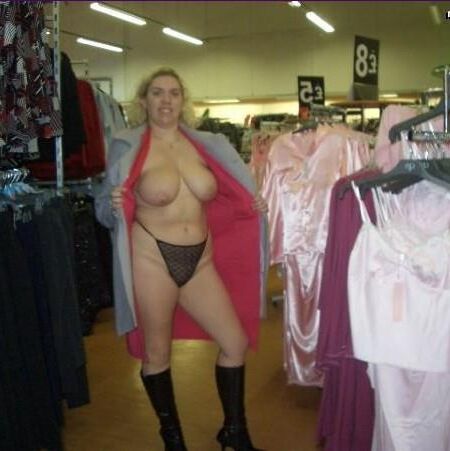 Barby (UK) Goes Shopping 