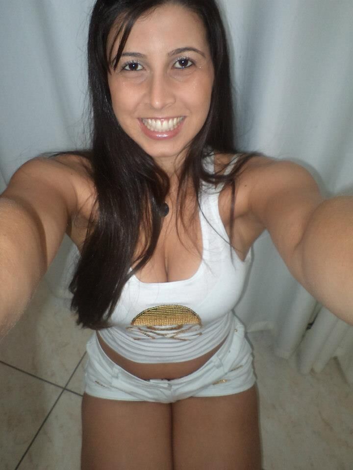 Gostosa peituda, deve dar muito a bunda