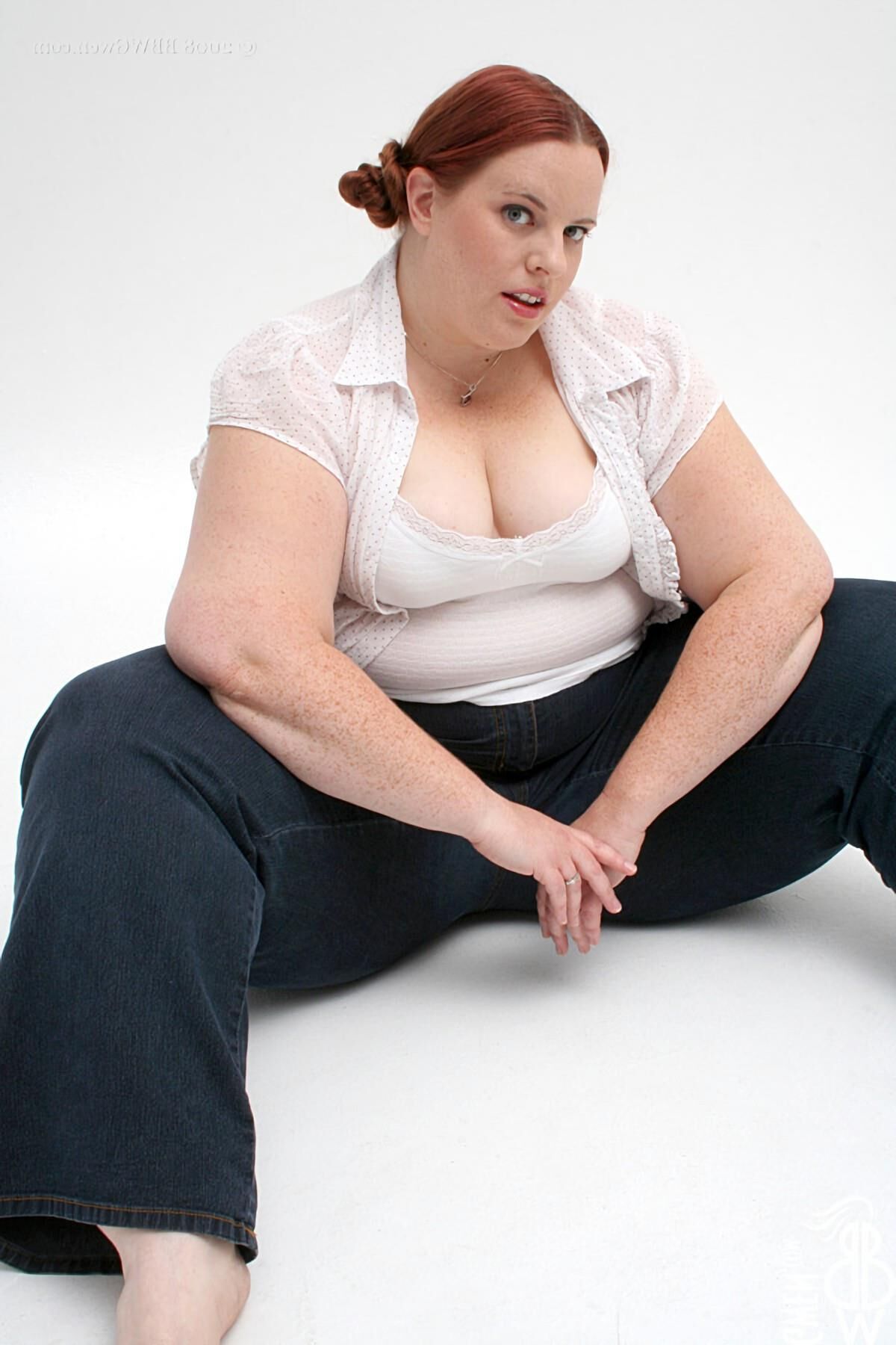 Radieuse Gwen Ssbbw Rousse AVEC des Tout Petits Nichons