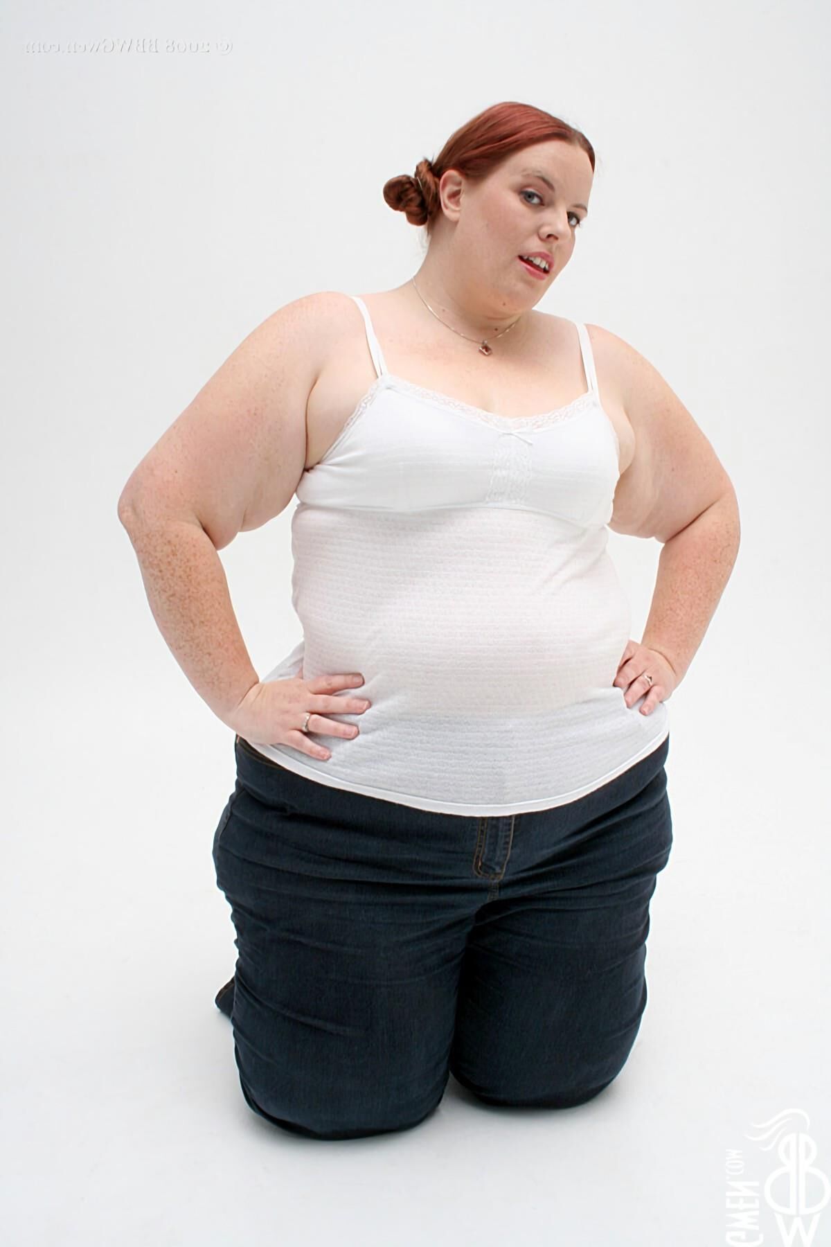 Radieuse Gwen Ssbbw Rousse AVEC des Tout Petits Nichons