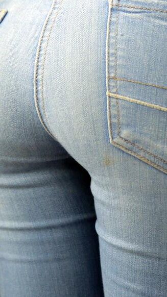 ASSES IN JEANS