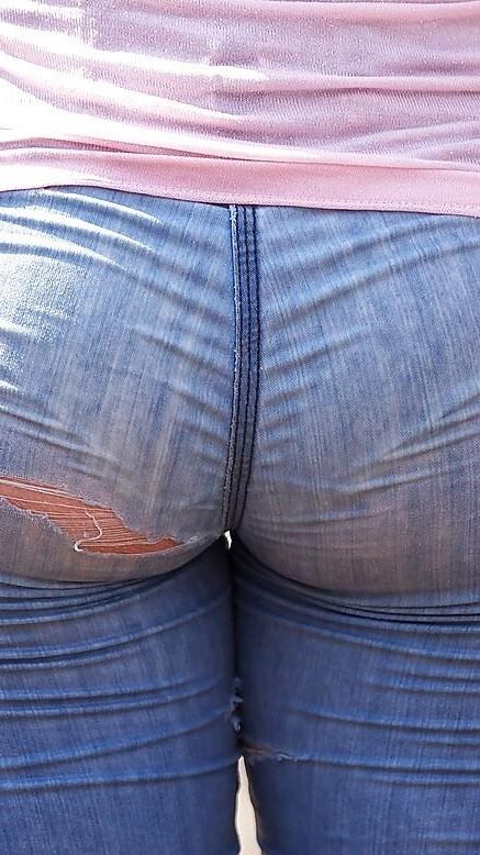 ASSES IN JEANS