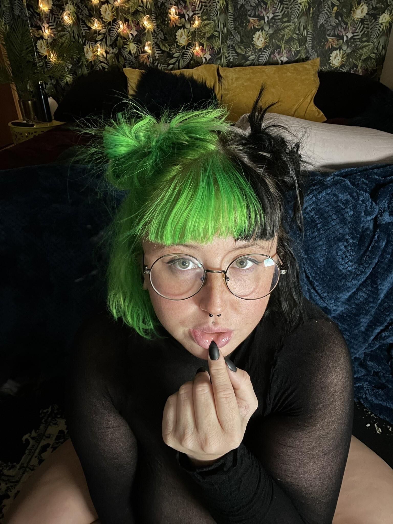 Gwyther Giant Boobs Big Ass BBW Girl with Glasses Mixed Hot Shot