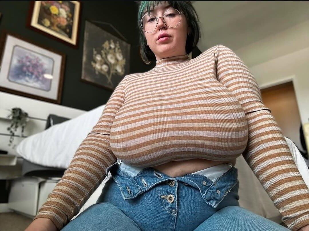 Gwyther Giant Boobs Big Ass BBW Girl with Glasses Mixed Hot Shot