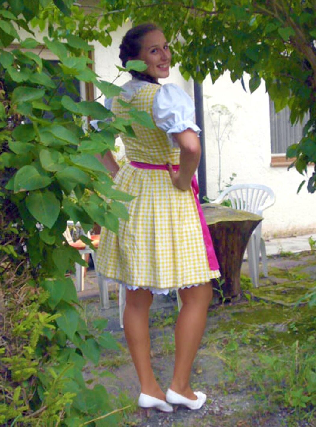 Fesche Madln im Dirndl zum Vierhundertacht`n