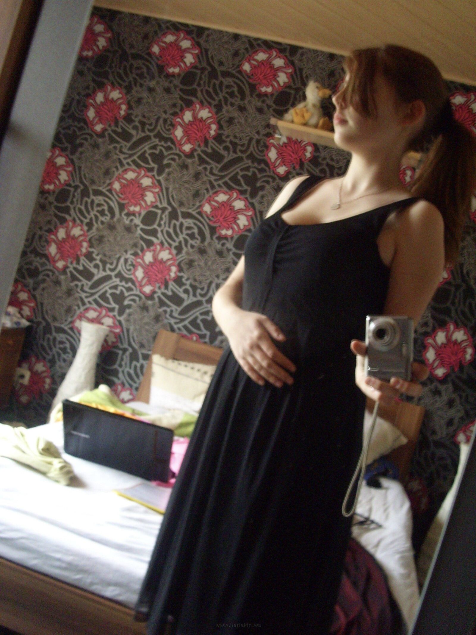 Petite Petasse Exhib Sa Grosse Chatte Et Ses Gros Nichons