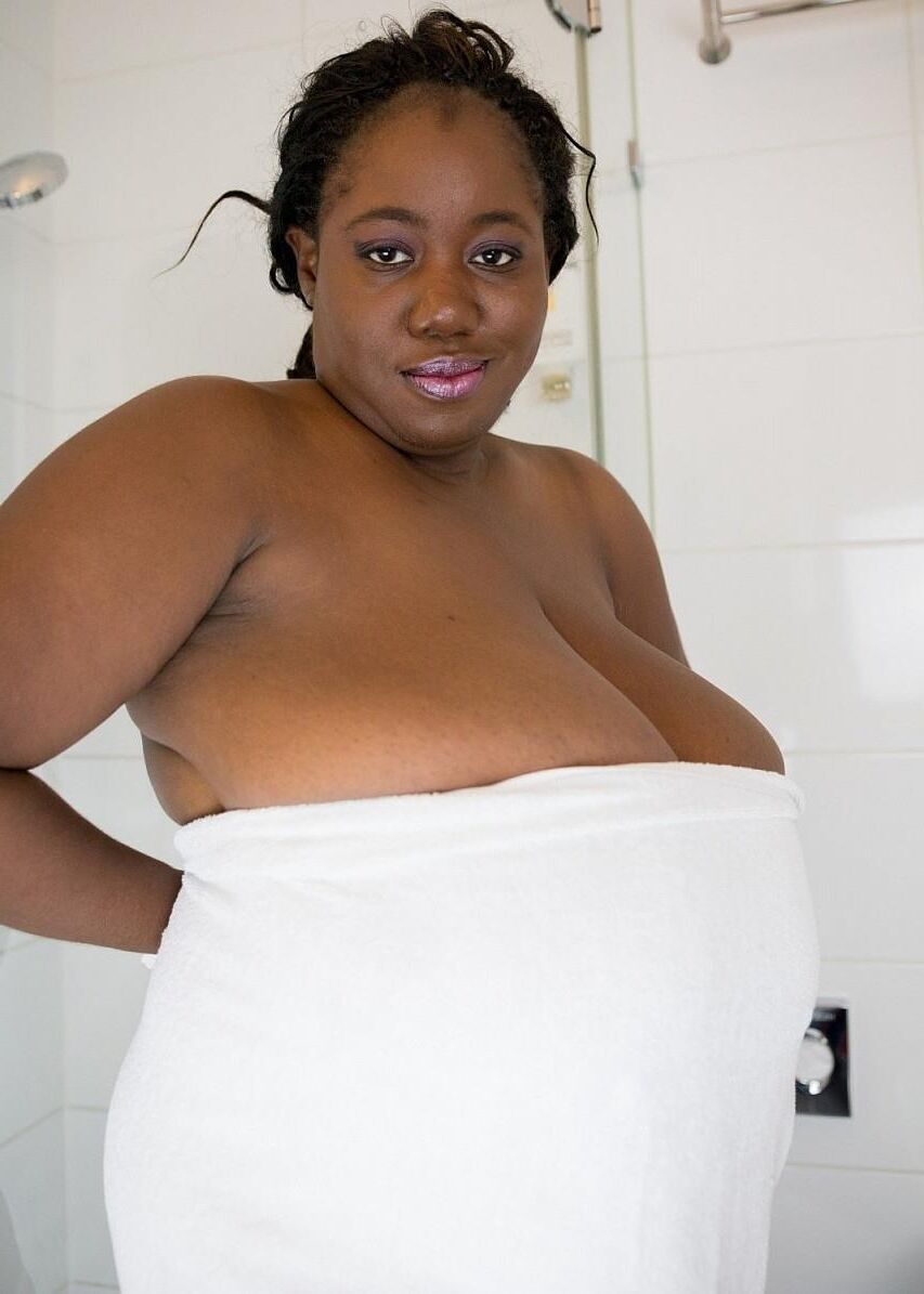 Une Belle Black Dodue AVEC de Magnifiques Grüße Mamellen
