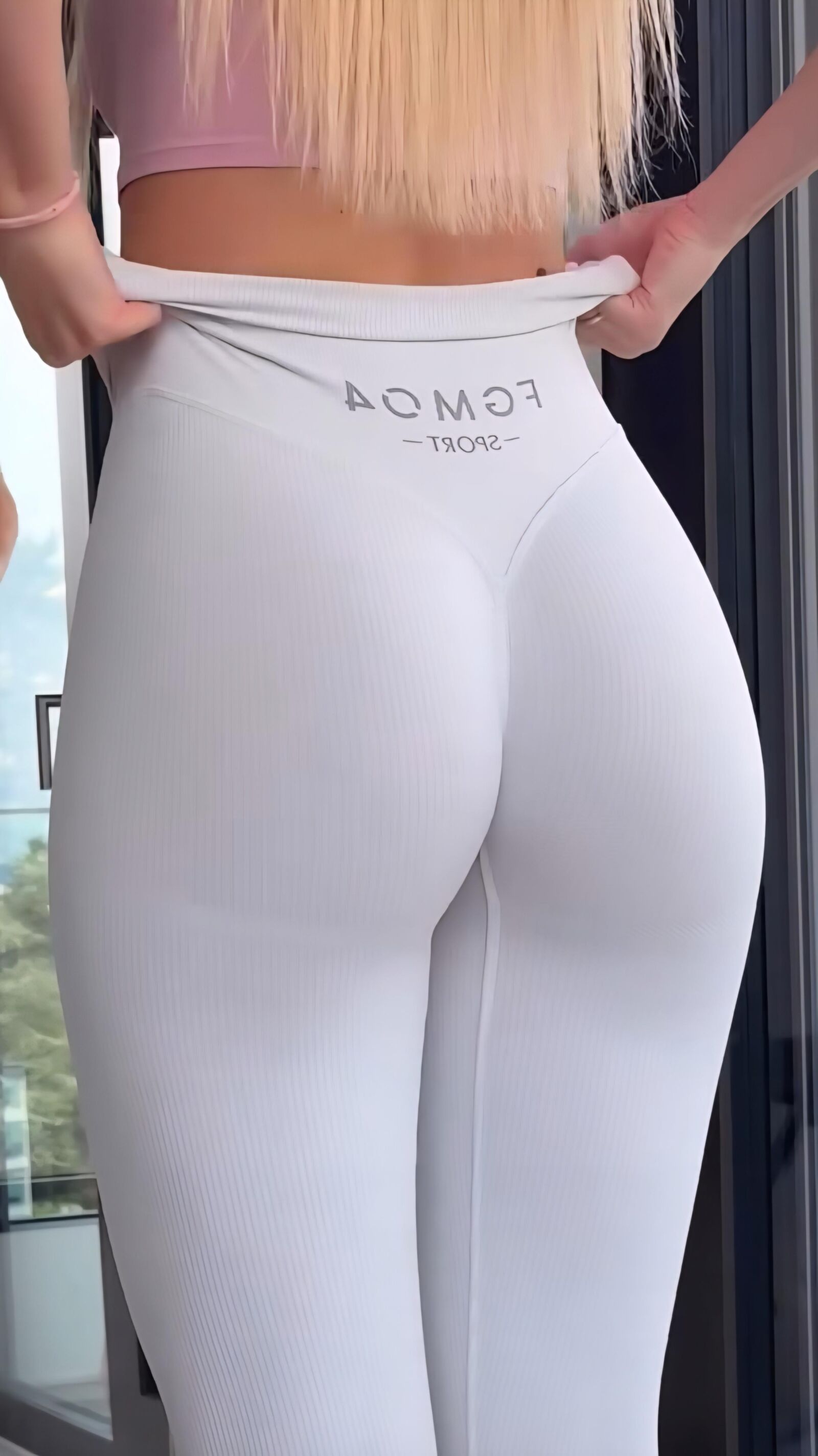 TEEN IN YOGA PANTS 
