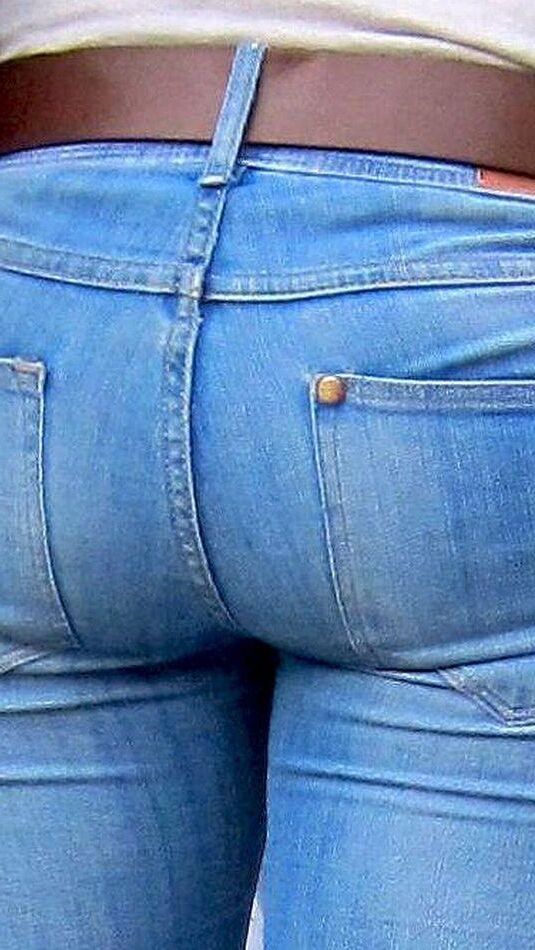 ASSES IN JEANS
