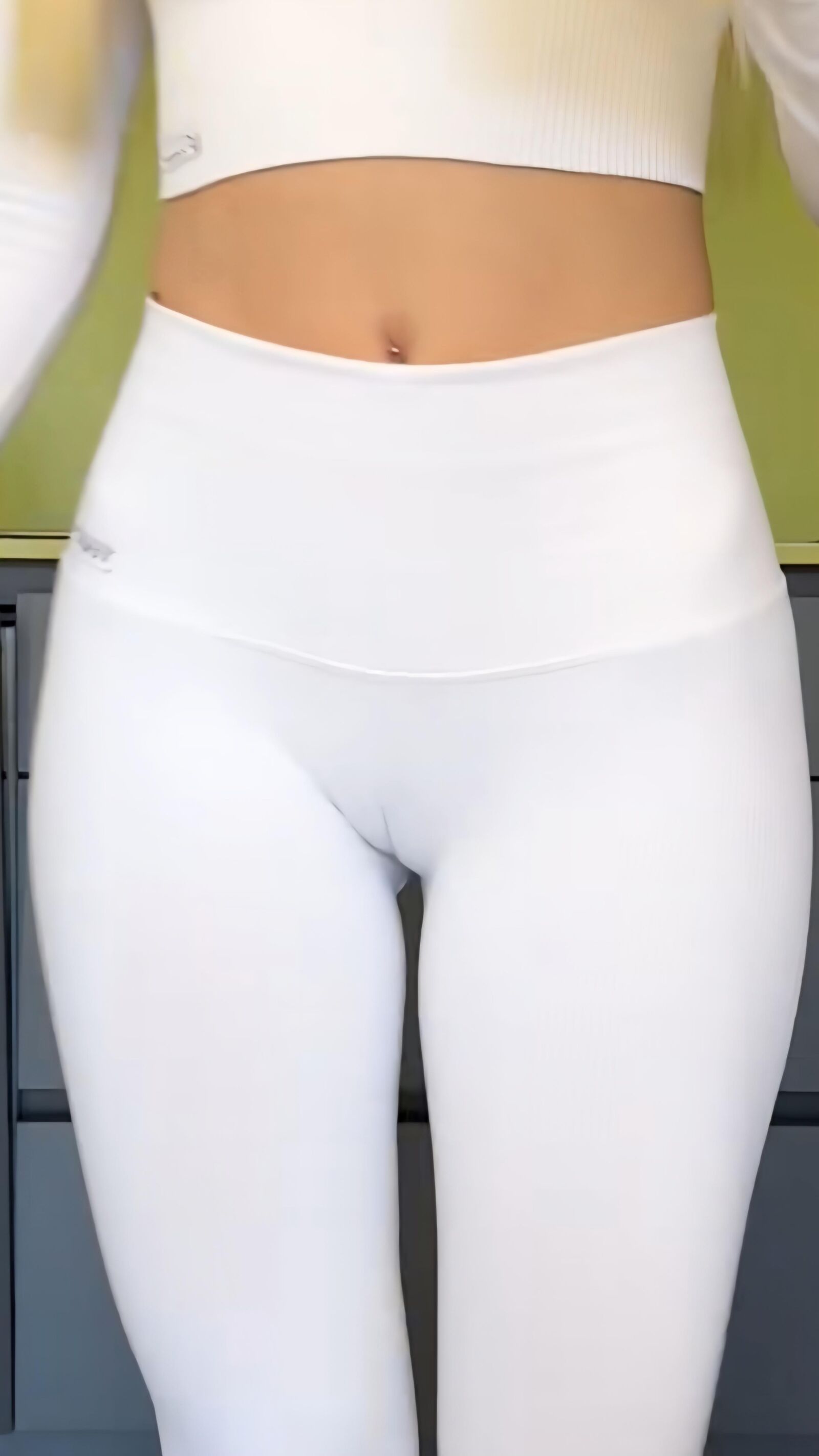 TEEN IN YOGA PANTS 