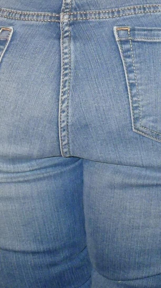 ASSES IN JEANS