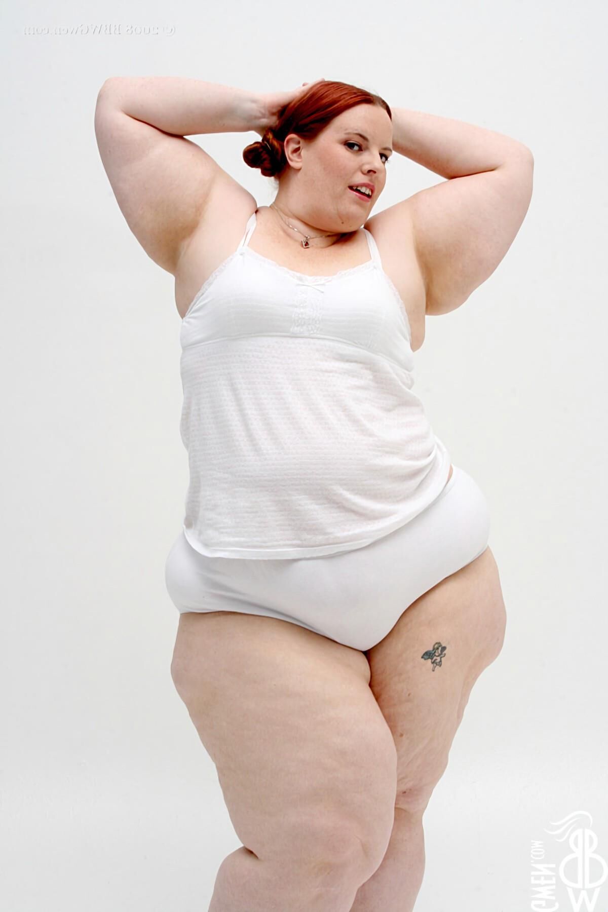 Radieuse Gwen Ssbbw Rousse AVEC des Tout Petits Nichons