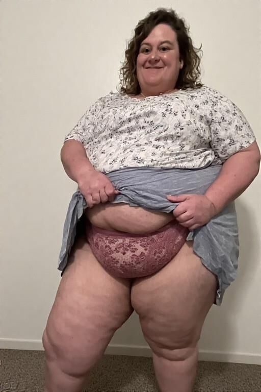 Plus Size Women Lift Their Skirts