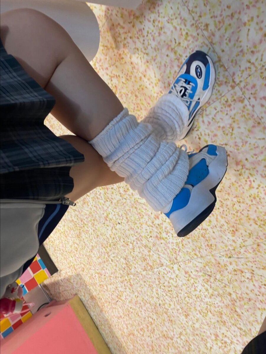 DO ASIAN WOMEN WEAR SOCKS? THE LOOK GREAT IN THEM!
