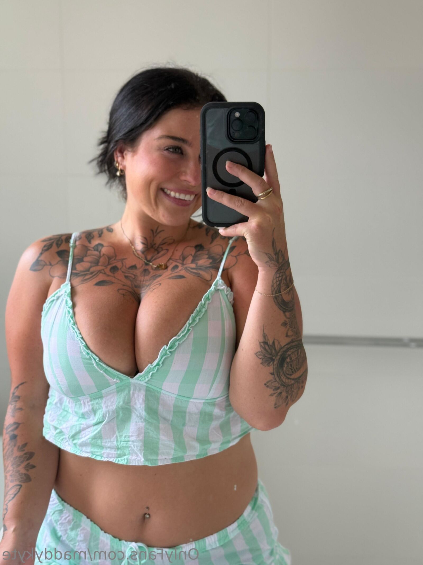 Maddy Big Boonbs Big Butt Schönheit Brünette Mädchen gemischte Aufnahmen