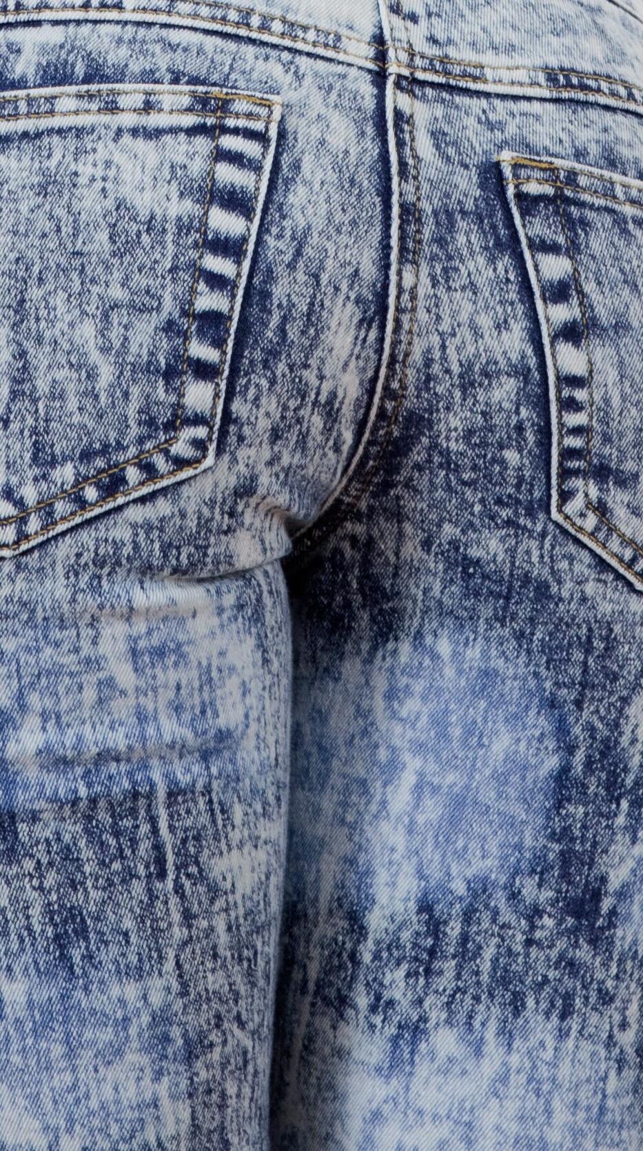 ASSES IN JEANS