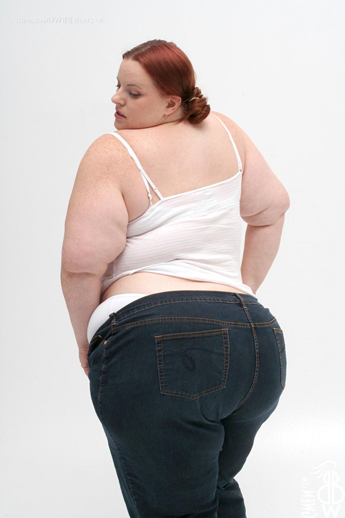 Radieuse Gwen Ssbbw Rousse AVEC des Tout Petits Nichons