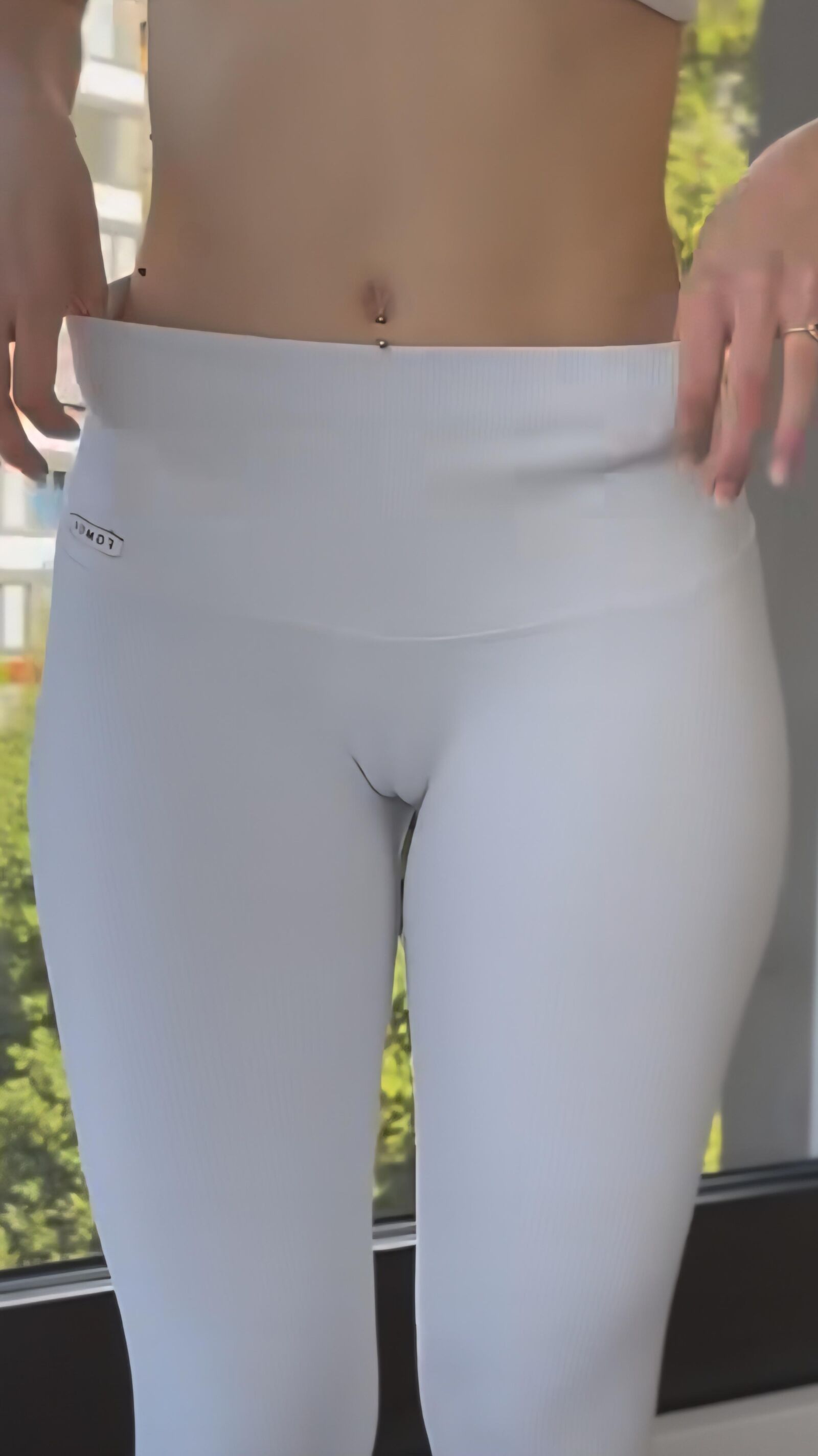 TEEN IN YOGA PANTS 