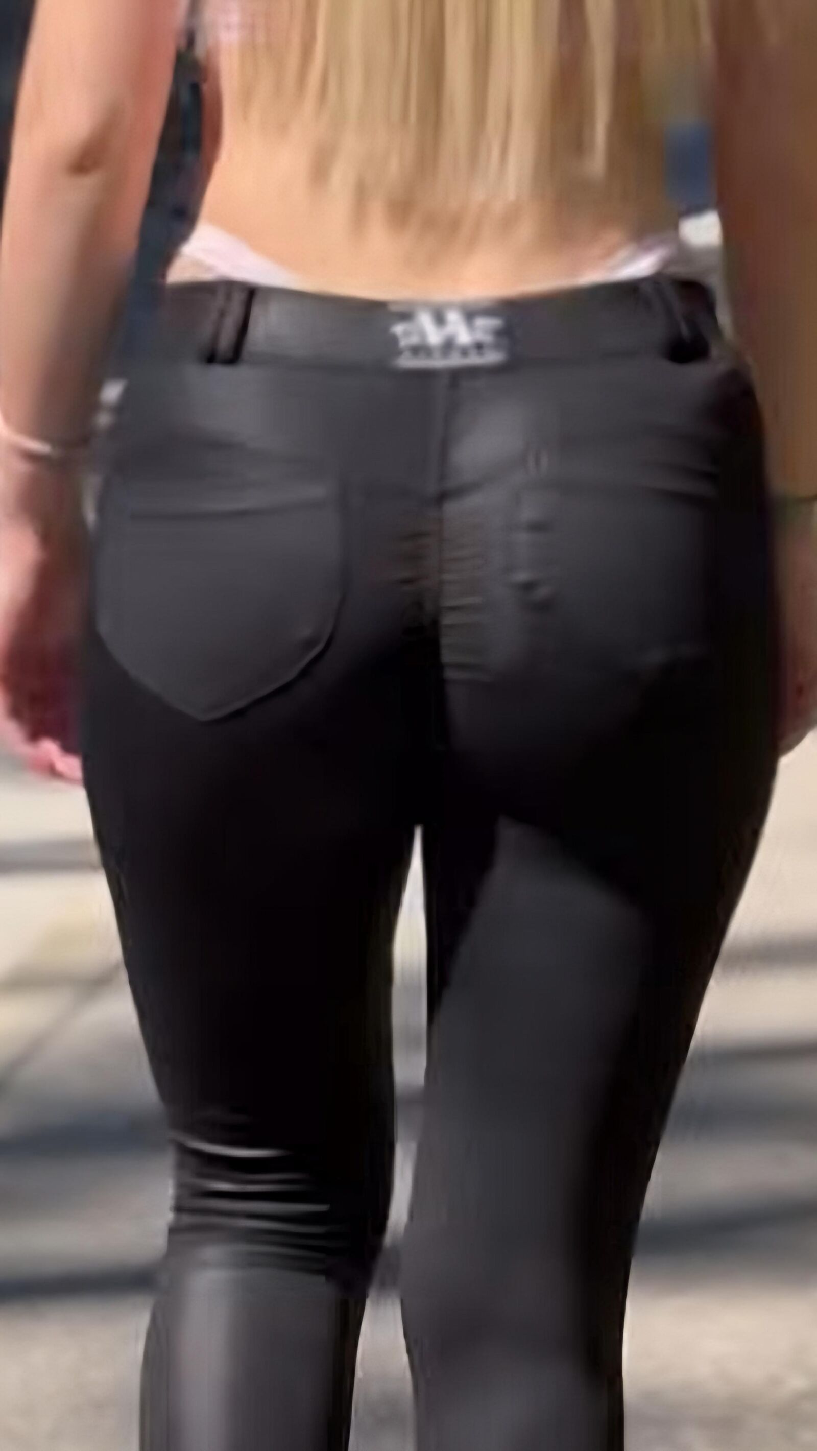 TEEN IN YOGA PANTS 