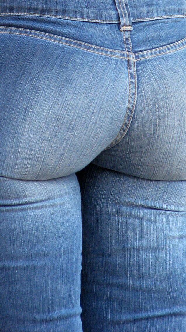 ASSES IN JEANS