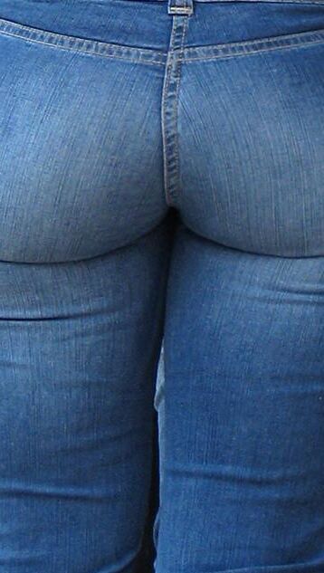 ASSES IN JEANS