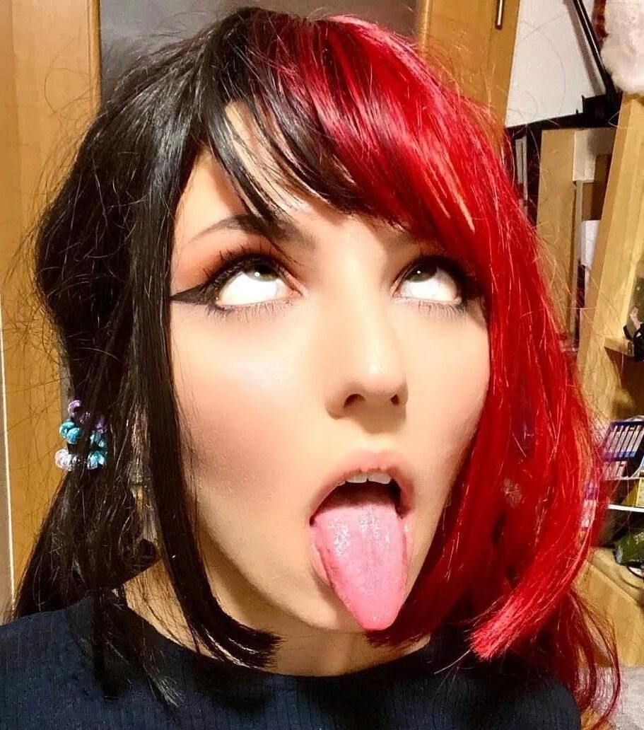 Verdammte geile Ahegao -Gesichtsmädchen dcvii