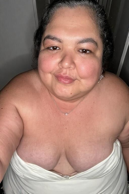 Mature Chubbies in Strapless Dresses