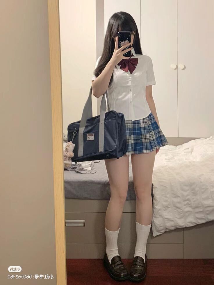 DO ASIAN WOMEN WEAR SOCKS? THE LOOK GREAT IN THEM!