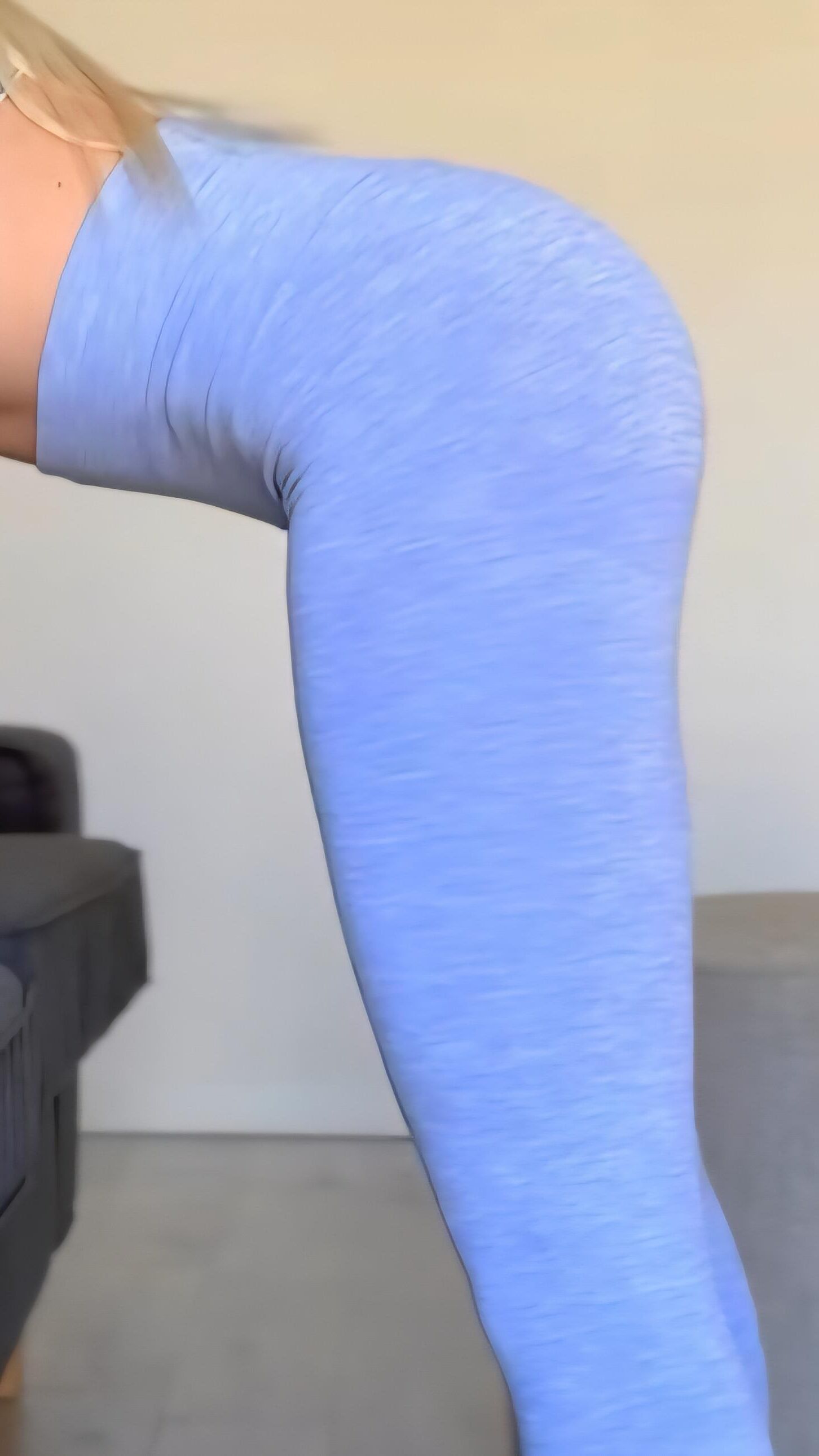 TEEN IN YOGA PANTS 