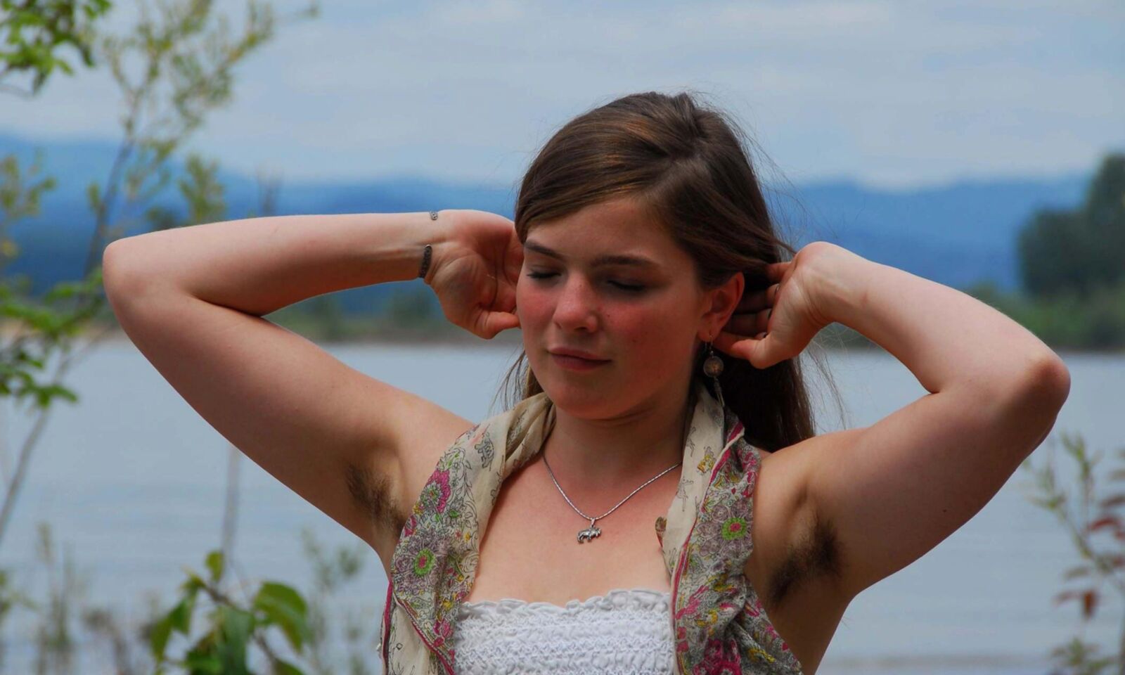 Hippiegoddess Araya Hairy Amateur se quita