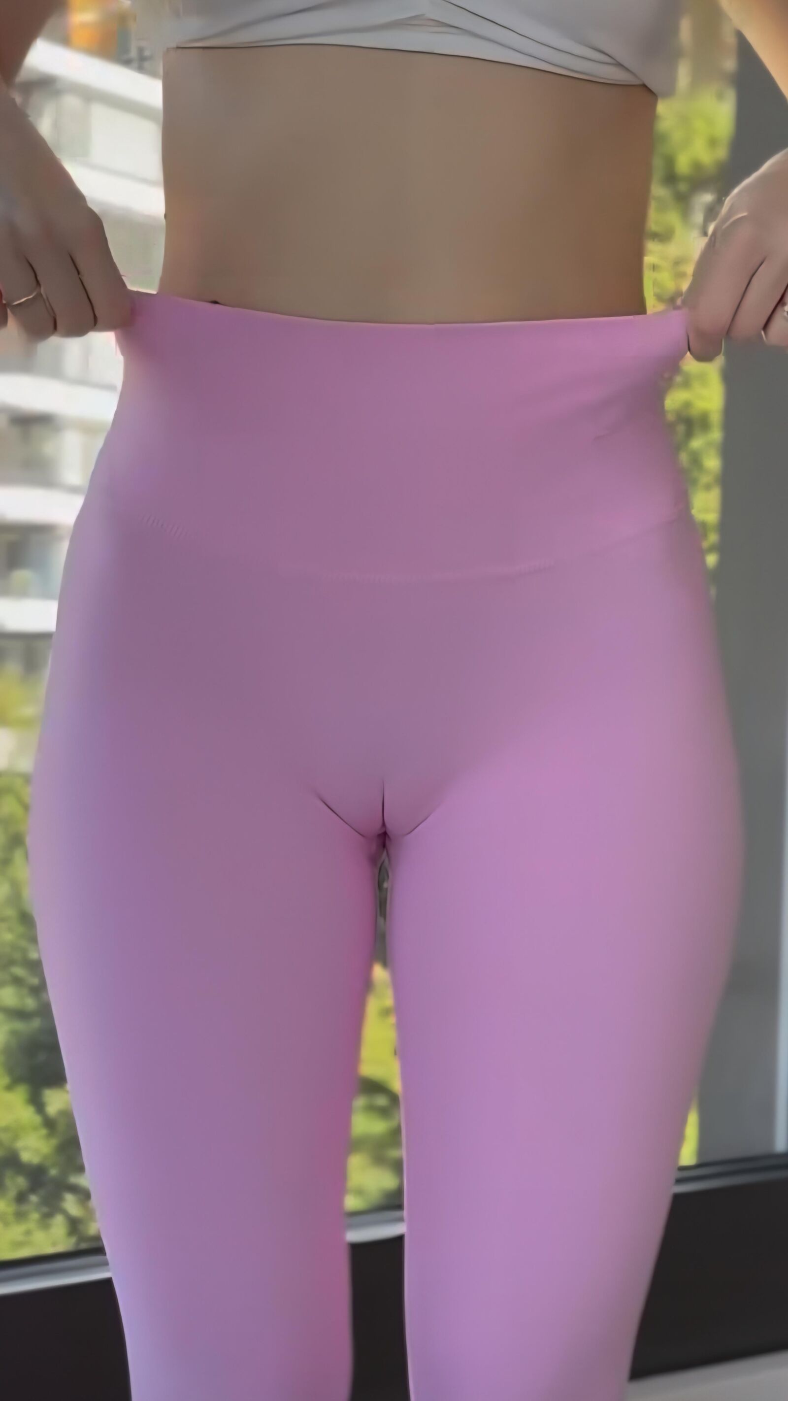 TEEN IN YOGA PANTS 