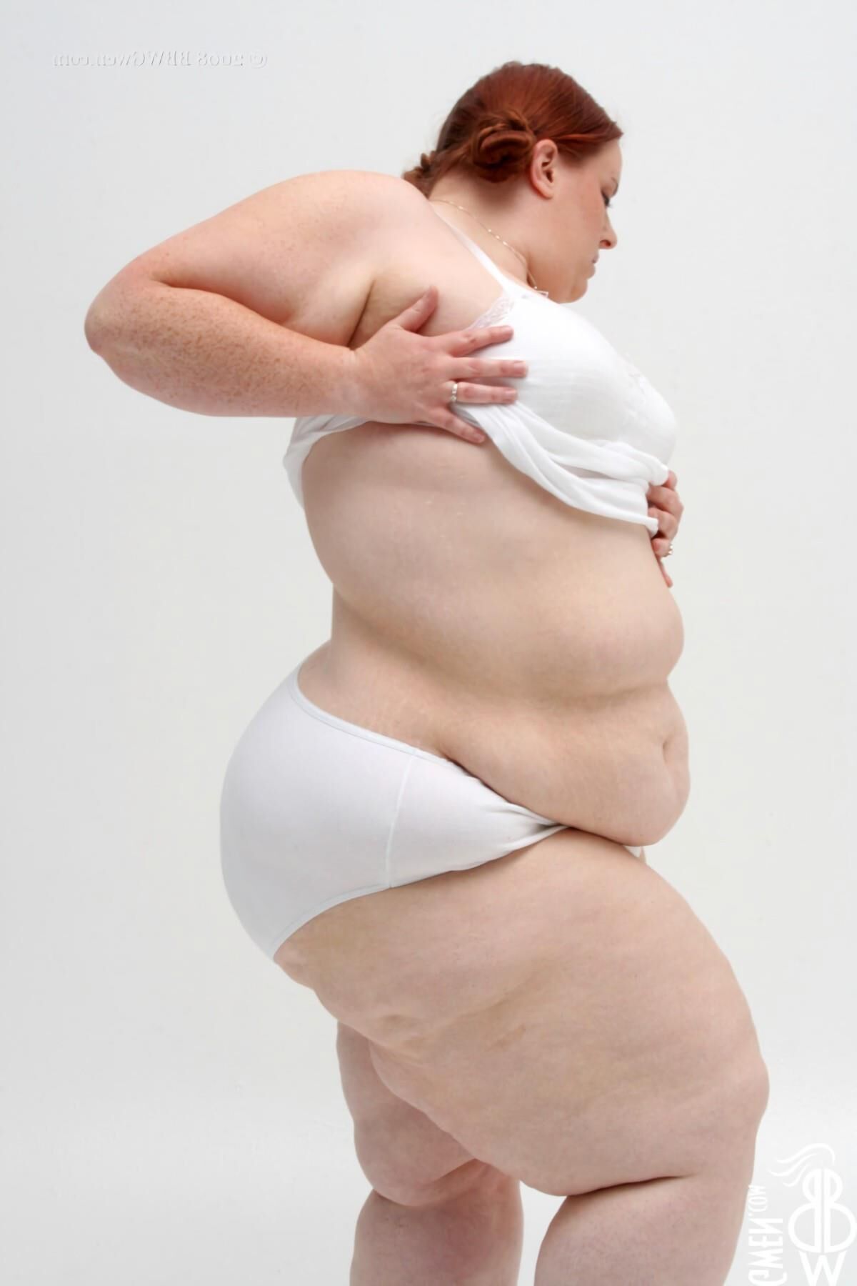 Radieuse Gwen Ssbbw Rousse AVEC des Tout Petits Nichons