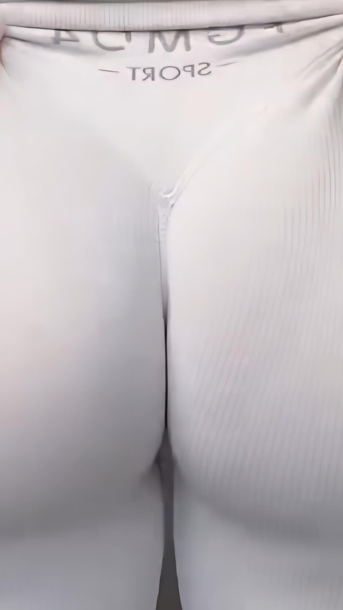TEEN IN YOGA PANTS 