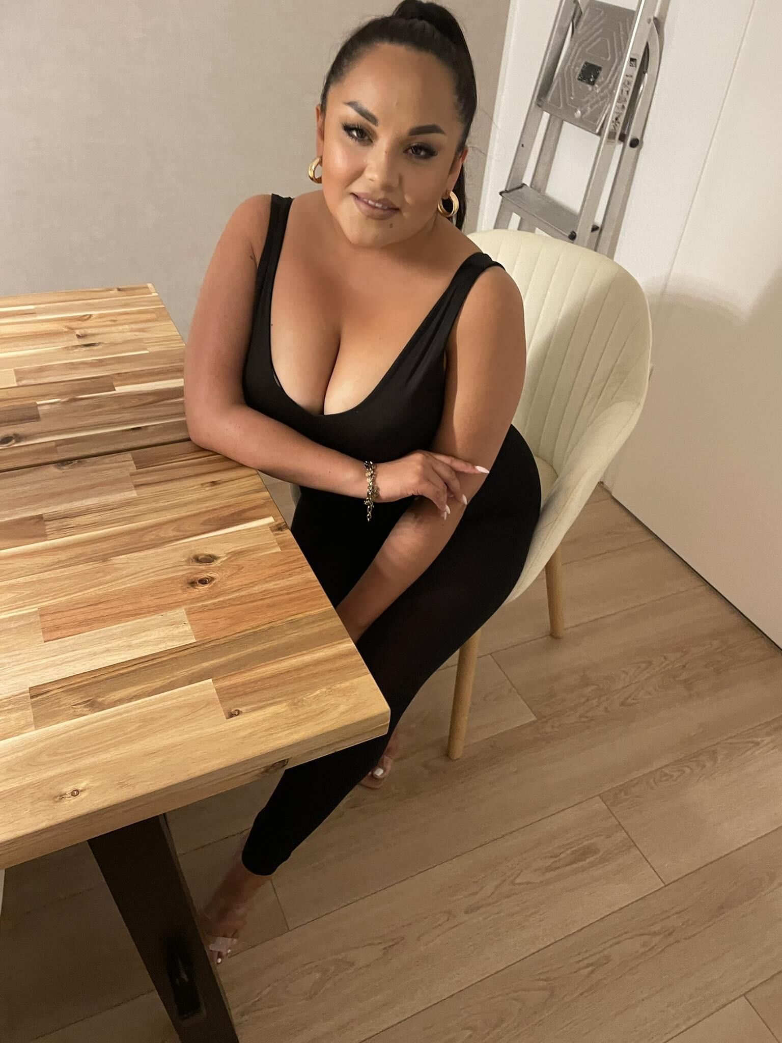 chubby latina wife in leggings and heels