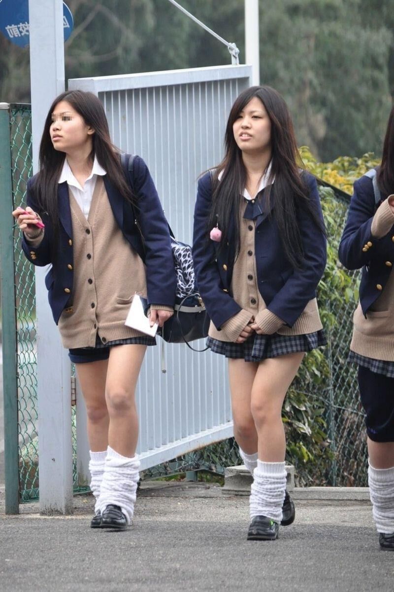 DO ASIAN WOMEN WEAR SOCKS? THE LOOK GREAT IN THEM!