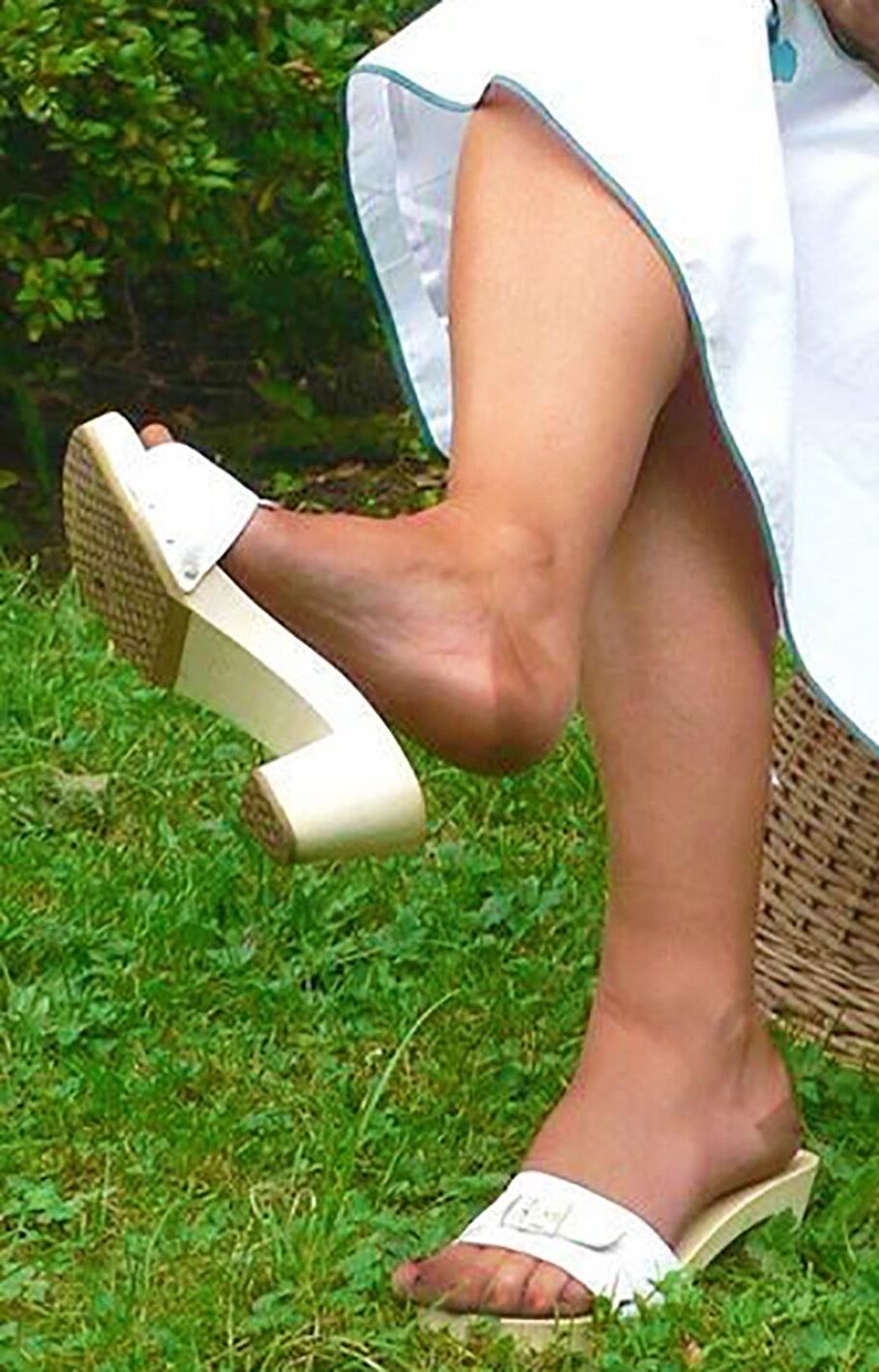 Fesche Madln im Dirndl zum Vierhundertacht`n