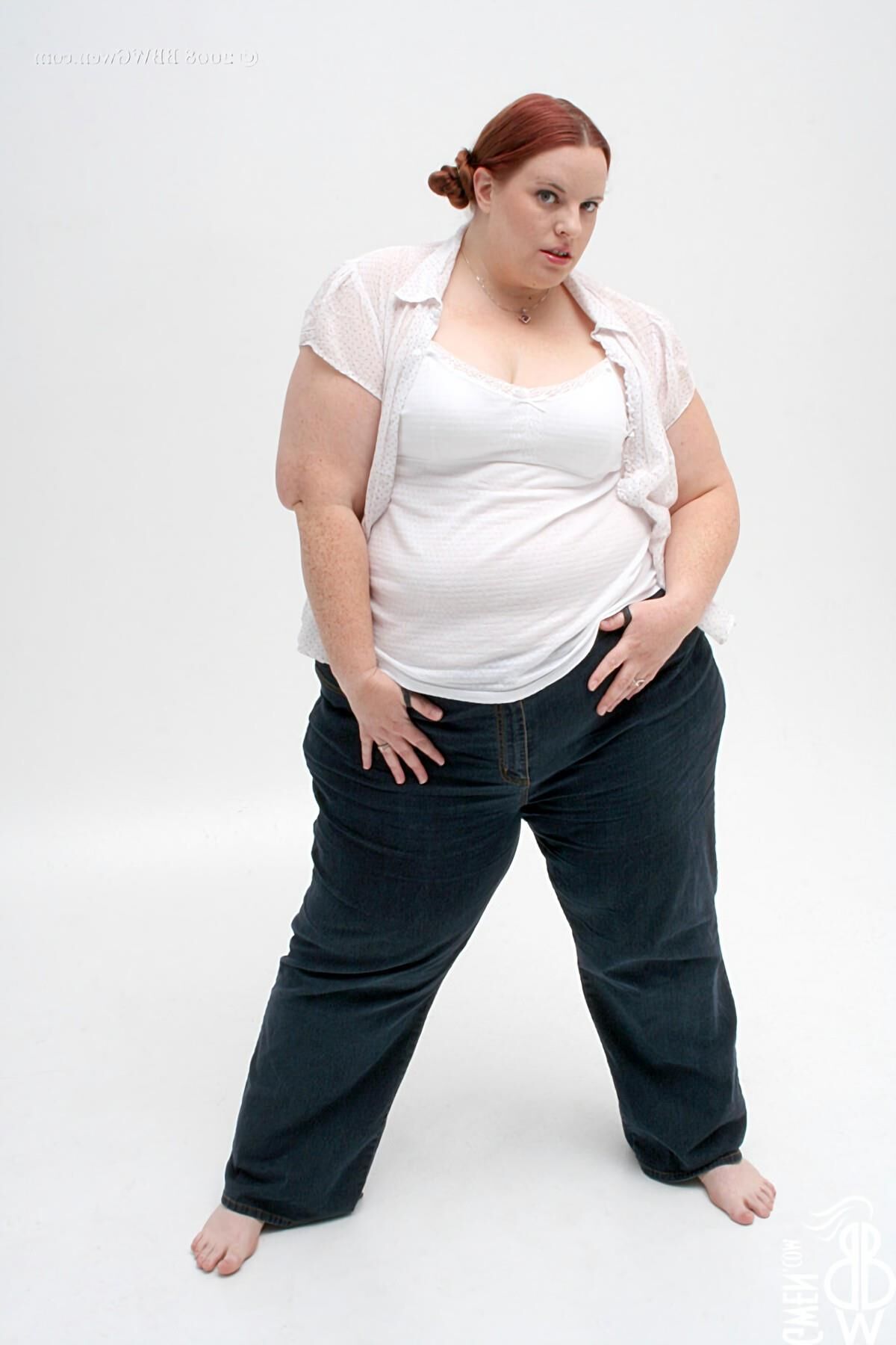 Radieuse Gwen Ssbbw Rousse AVEC des Tout Petits Nichons