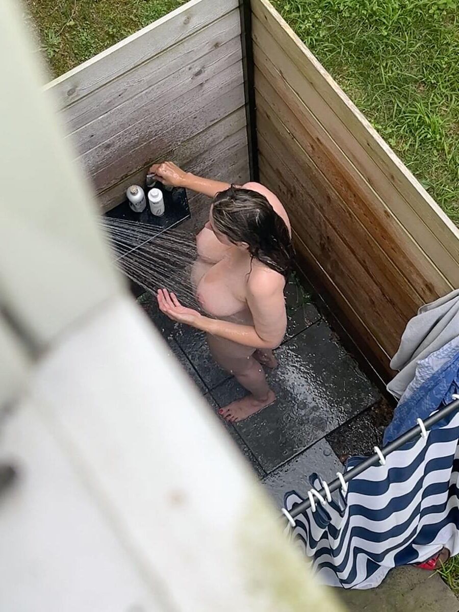 BIG WET SHOWER TITS!!!