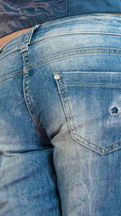 ASSES IN JEANS