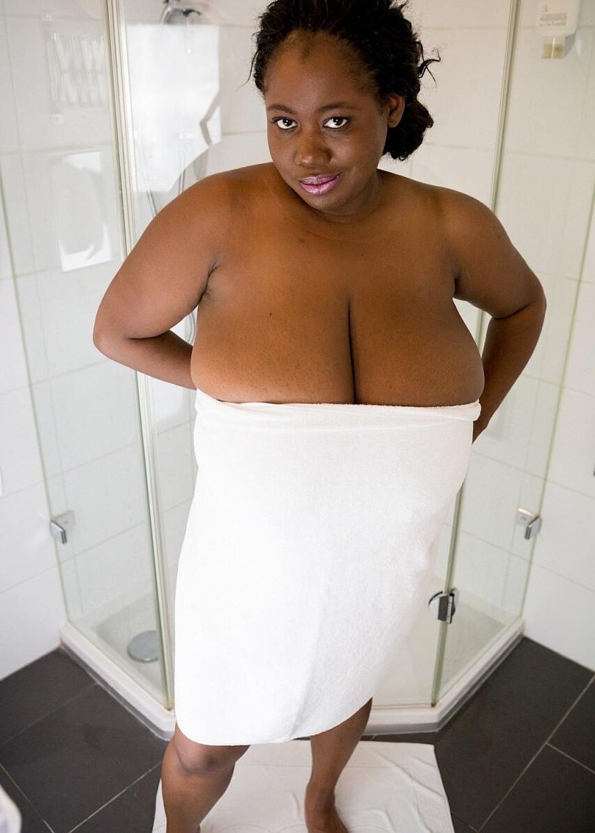 Une Belle Black Dodue AVEC de Magnifiques Grüße Mamellen