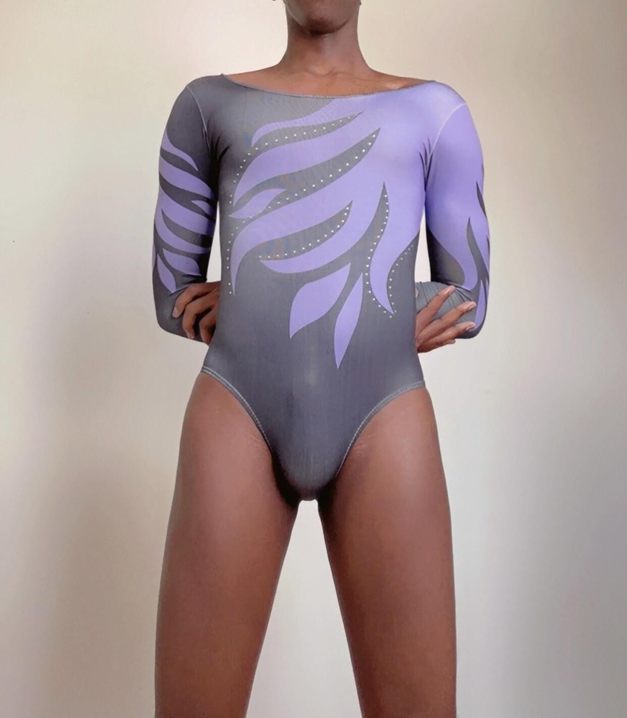 Leotard púrpura y negro
