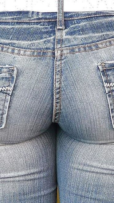ASSES IN JEANS