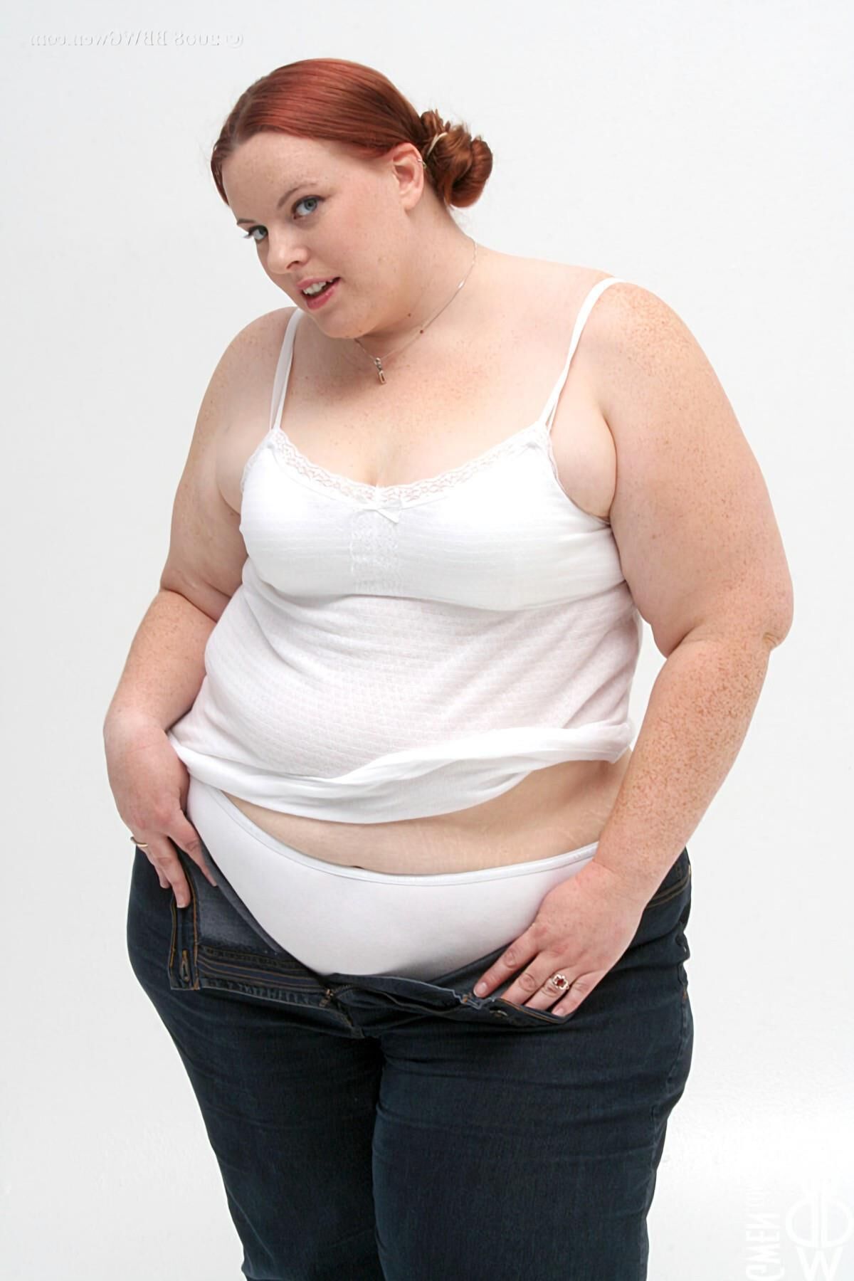 Radieuse Gwen Ssbbw Rousse AVEC des Tout Petits Nichons