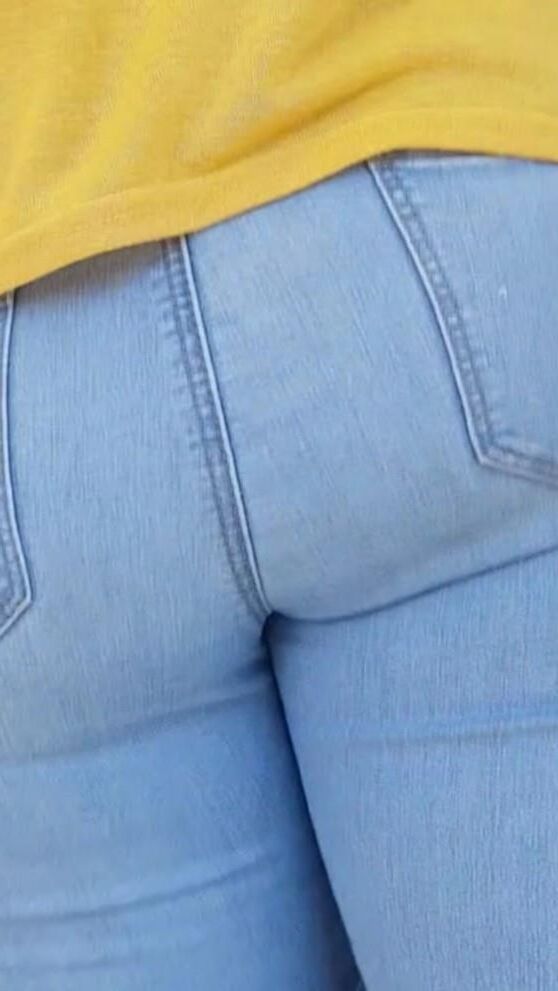 ASSES IN JEANS