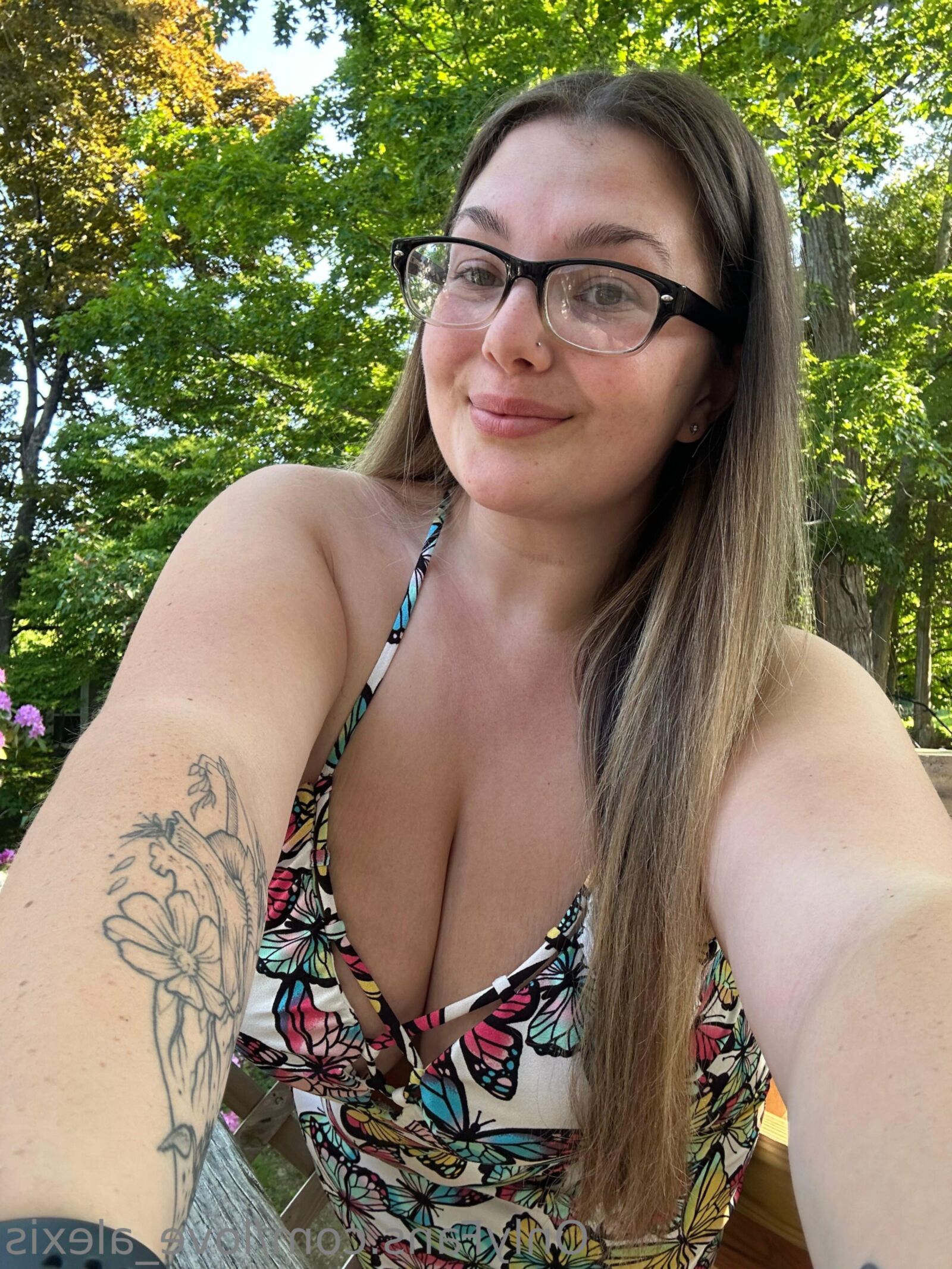 Alexis enorme culo grandes tetas belleza bbw milf con gafas mixtas sho
