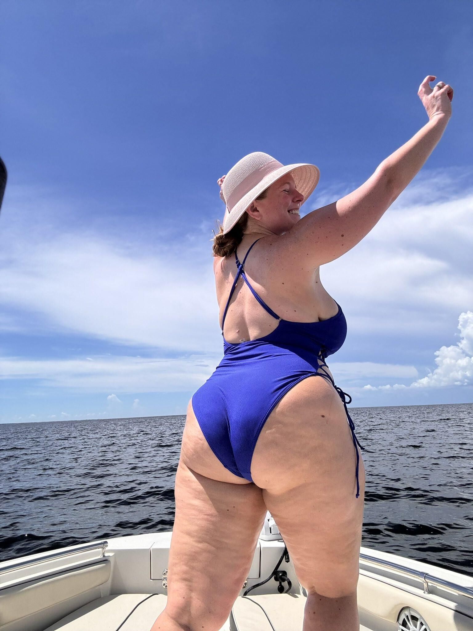 Mira grande bunda de mamas grandes beleza beleza sexy ruiva menina mista tiros quentes