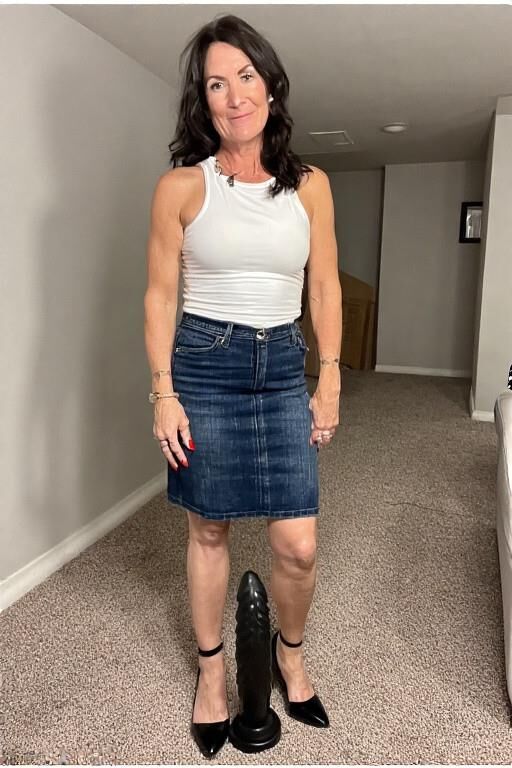 White moms and their dildoes