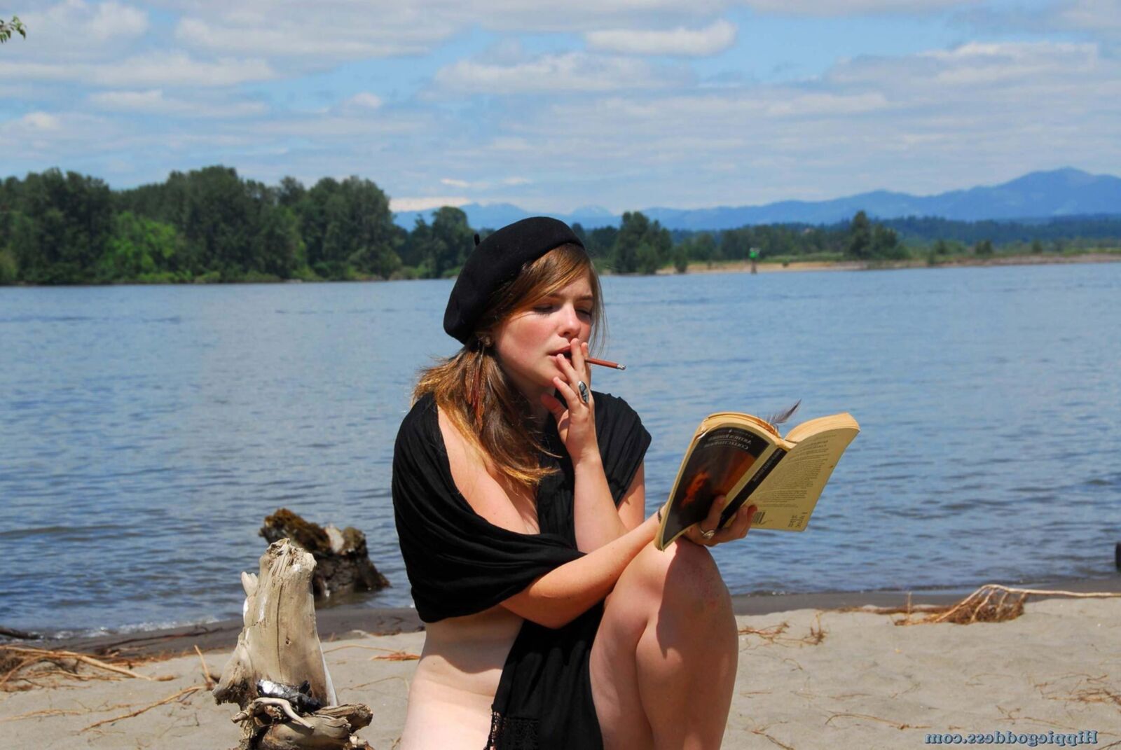 Hippiegoddess Araya Rivers Edge