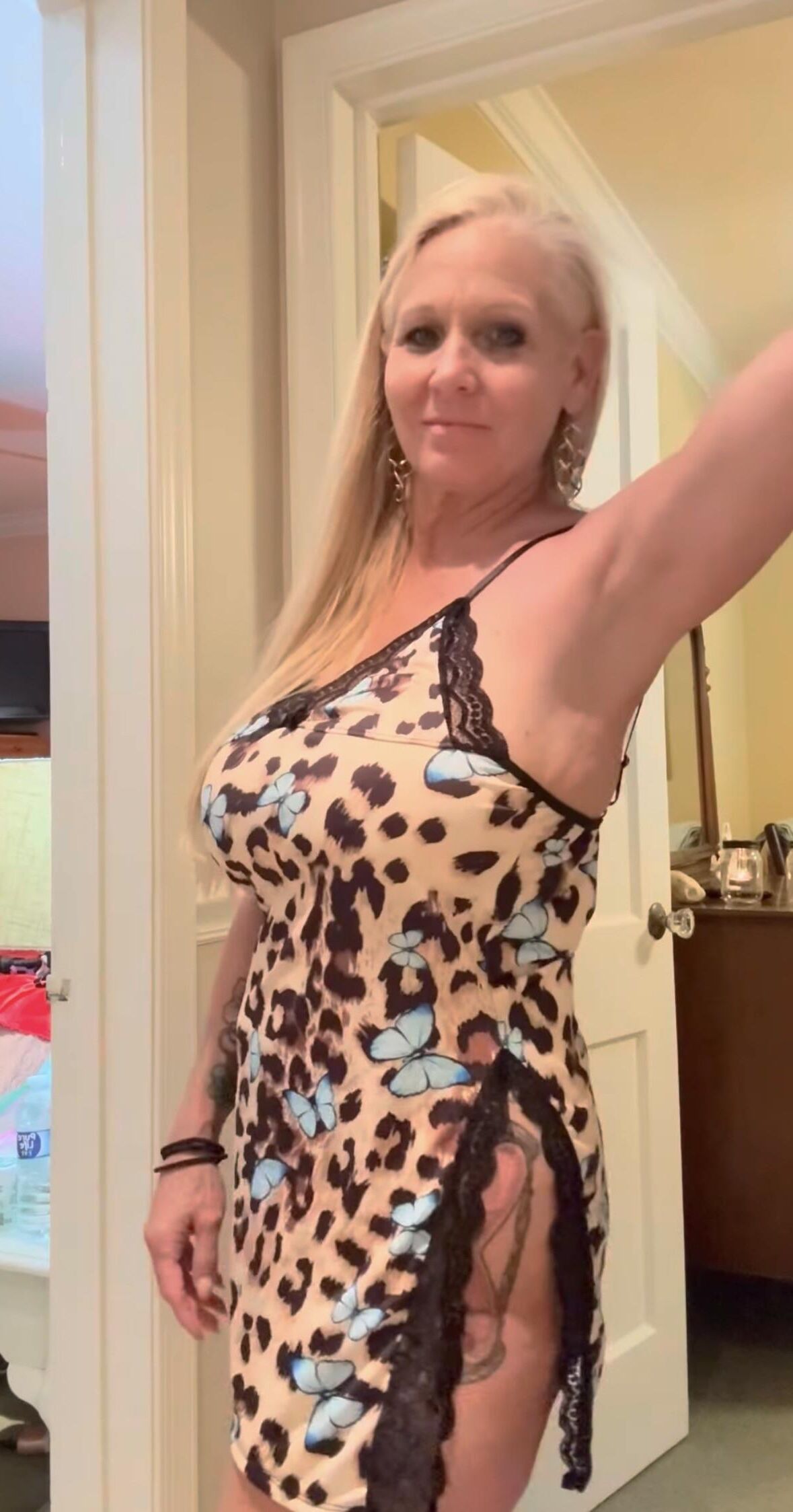 Sydney Sexy Curvy Big Boobs Loiro