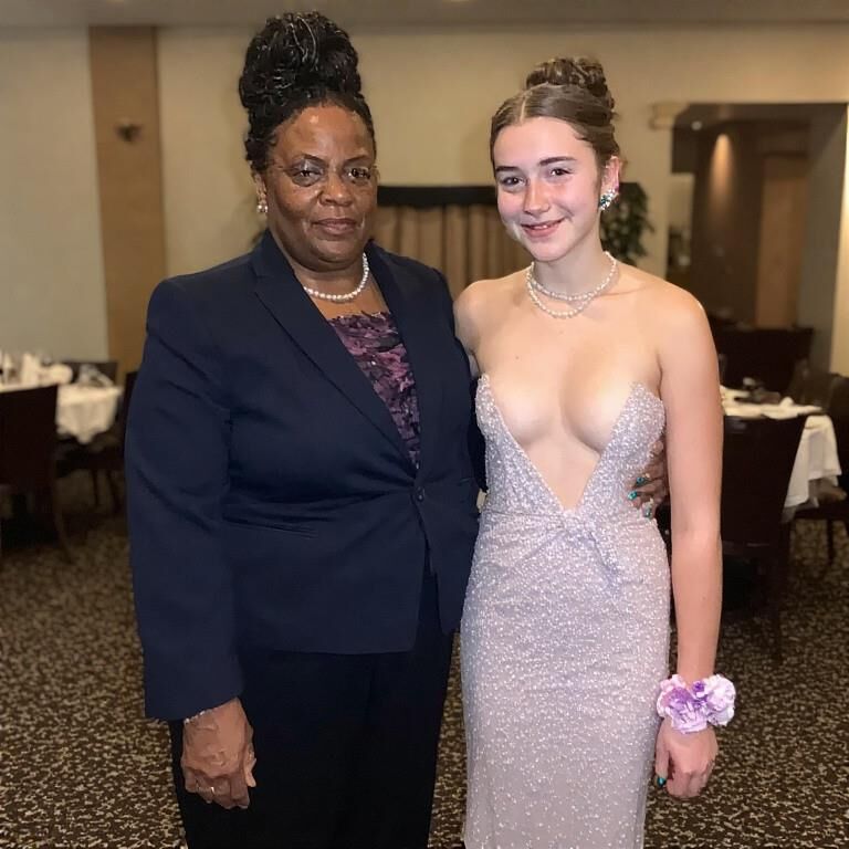 Prom senior, una noche especial (IA)